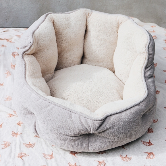 Beautiful Grey Dog Bed Like New - Picture 2 of 5